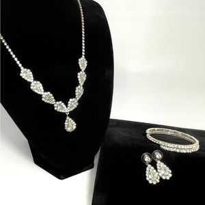 🎀Set Rhinestone teardrop necklace and matching earrings. Wrap bracelet.EUC